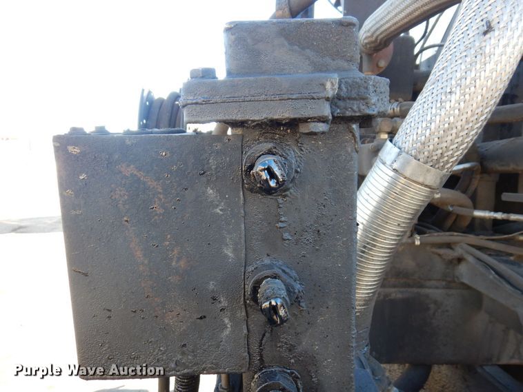 image for item KU9731 1997 Ford LNT8000  oil distributor truck