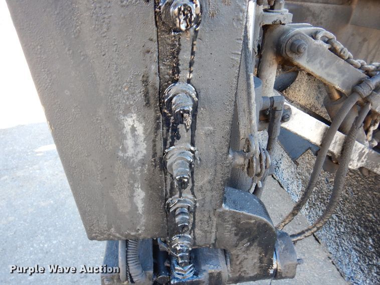 image for item KU9731 1997 Ford LNT8000  oil distributor truck