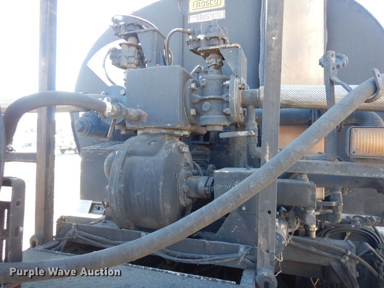 image for item KU9731 1997 Ford LNT8000  oil distributor truck