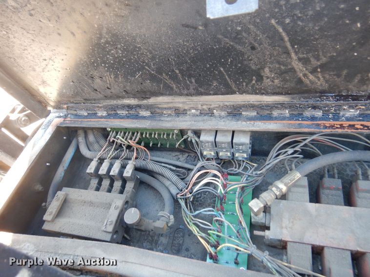 image for item KU9731 1997 Ford LNT8000  oil distributor truck