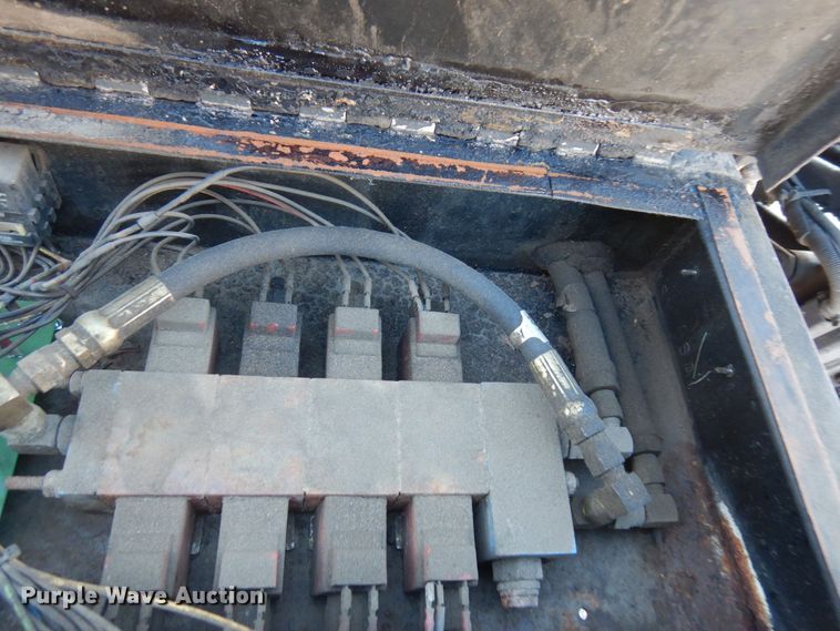 image for item KU9731 1997 Ford LNT8000  oil distributor truck