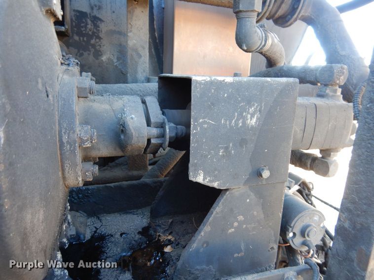 image for item KU9731 1997 Ford LNT8000  oil distributor truck