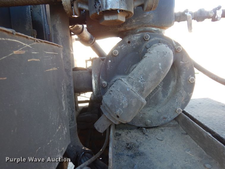 image for item KU9731 1997 Ford LNT8000  oil distributor truck