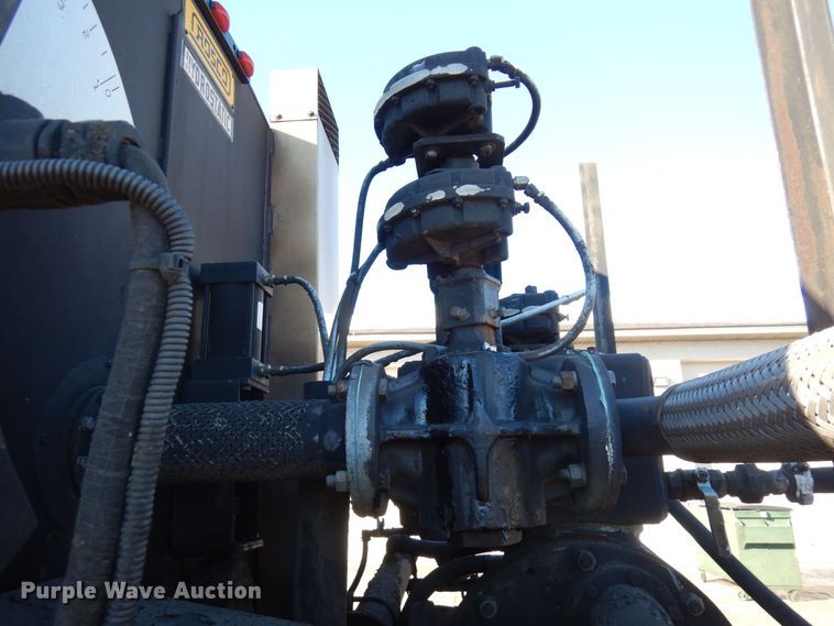 image for item KU9731 1997 Ford LNT8000  oil distributor truck