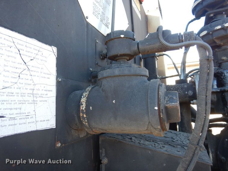 image for item KU9731 1997 Ford LNT8000  oil distributor truck