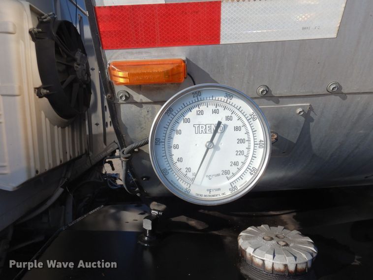 image for item KU9731 1997 Ford LNT8000  oil distributor truck