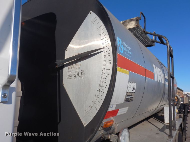 image for item KU9731 1997 Ford LNT8000  oil distributor truck