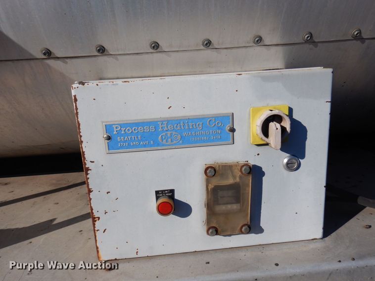 image for item KU9731 1997 Ford LNT8000  oil distributor truck