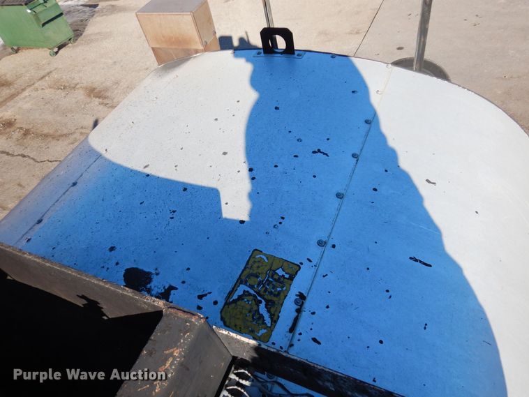 image for item KU9731 1997 Ford LNT8000  oil distributor truck