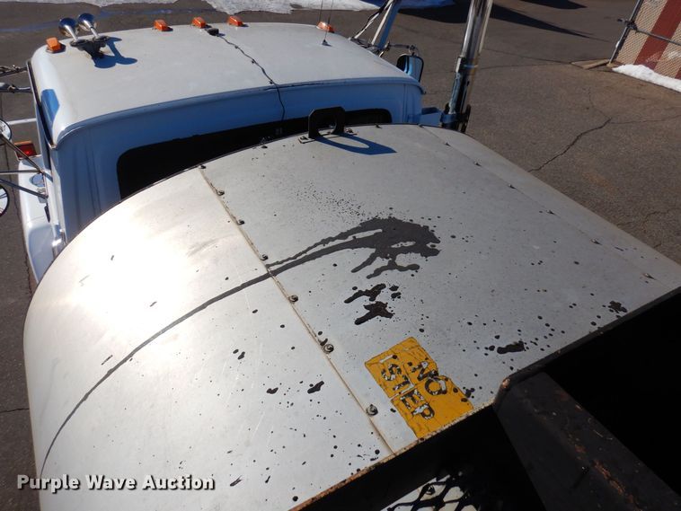 image for item KU9731 1997 Ford LNT8000  oil distributor truck