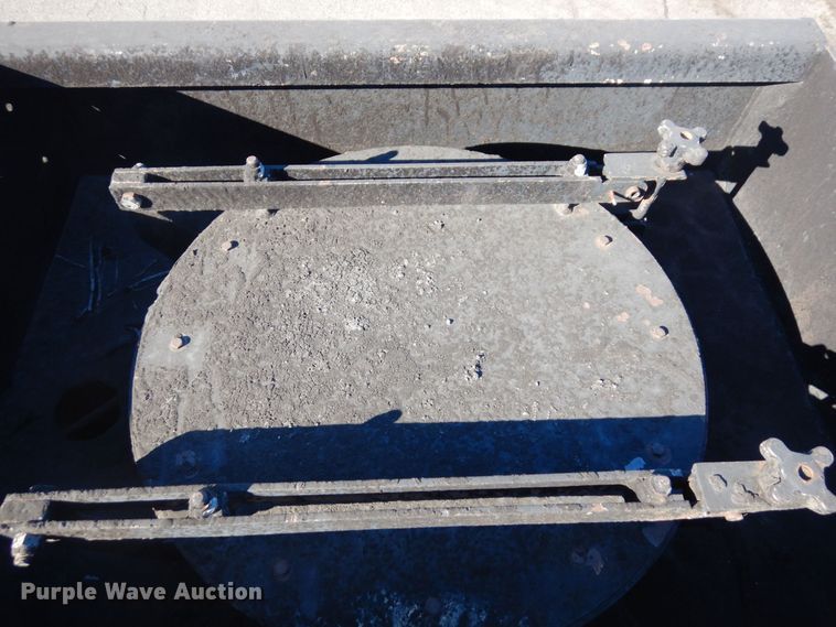 image for item KU9731 1997 Ford LNT8000  oil distributor truck