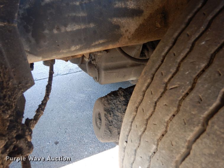 image for item KU9731 1997 Ford LNT8000  oil distributor truck