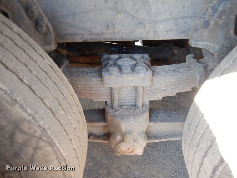 image for item KU9731 1997 Ford LNT8000  oil distributor truck