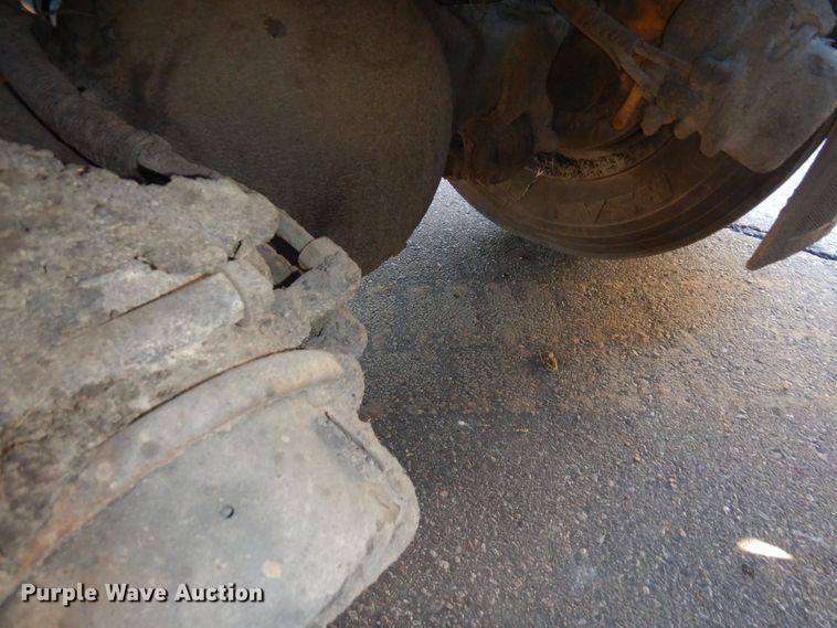 image for item KU9731 1997 Ford LNT8000  oil distributor truck