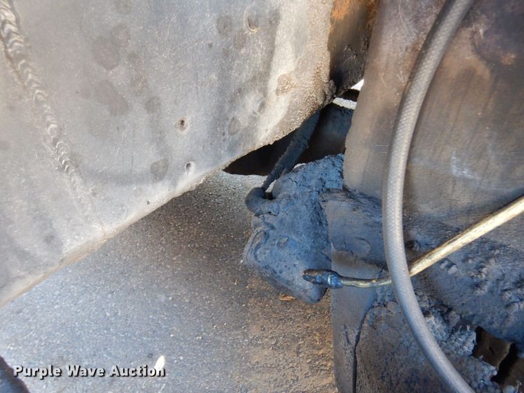 image for item KU9731 1997 Ford LNT8000  oil distributor truck