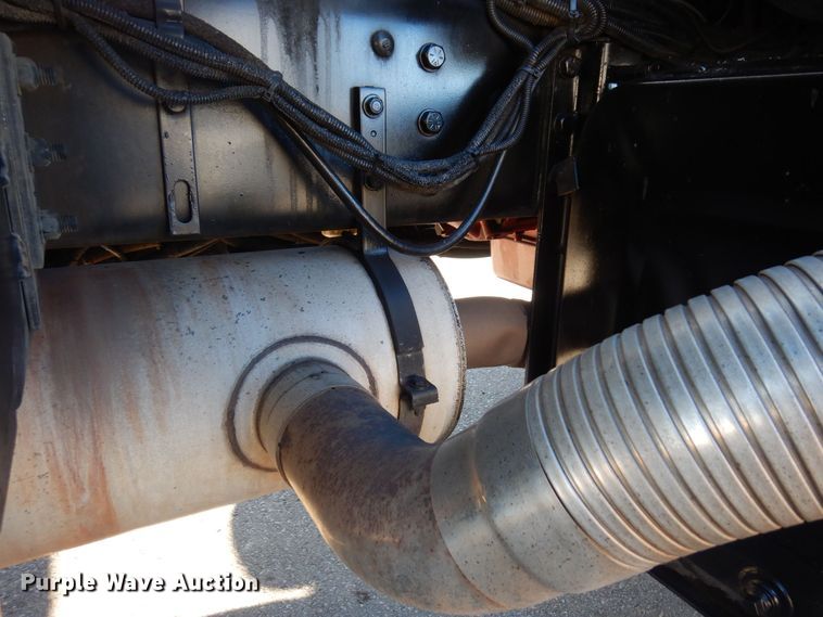 image for item KU9731 1997 Ford LNT8000  oil distributor truck