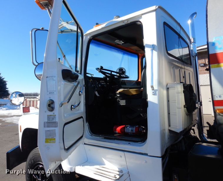 image for item KU9731 1997 Ford LNT8000  oil distributor truck