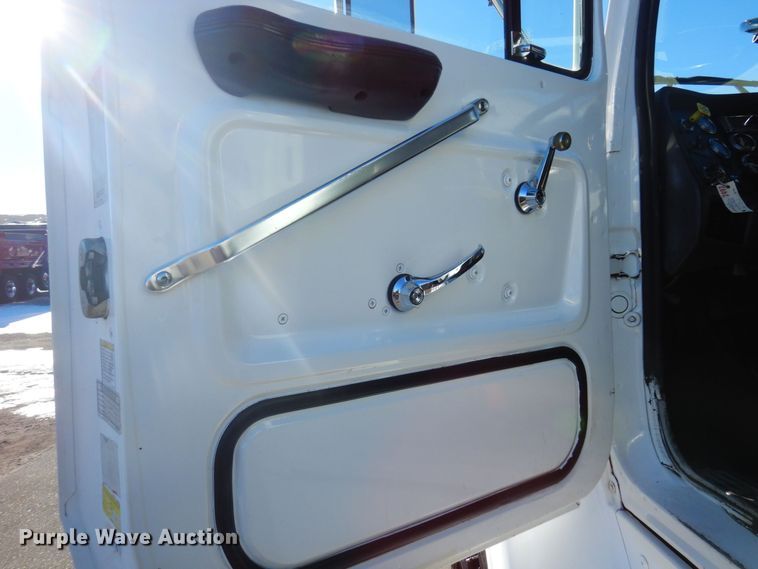 image for item KU9731 1997 Ford LNT8000  oil distributor truck