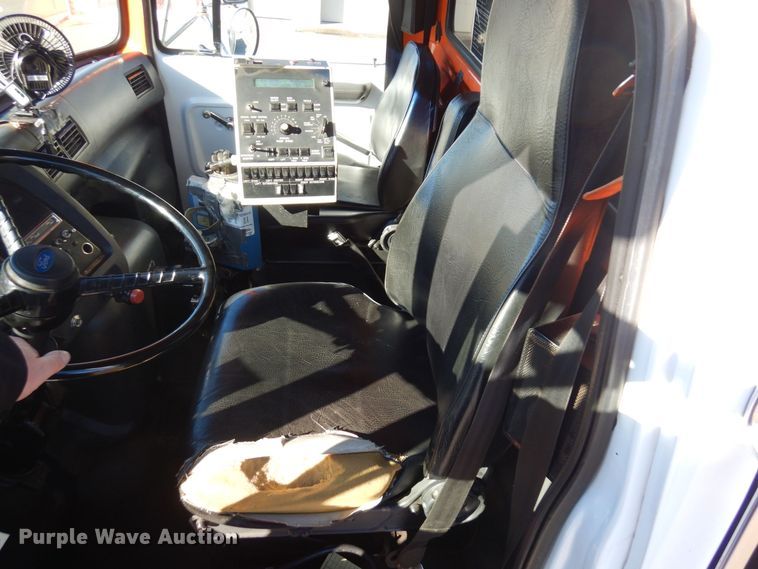 image for item KU9731 1997 Ford LNT8000  oil distributor truck