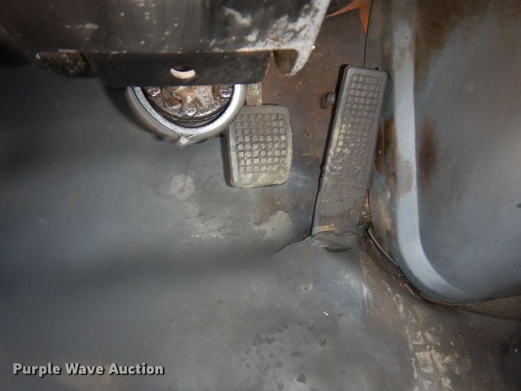 image for item KU9731 1997 Ford LNT8000  oil distributor truck