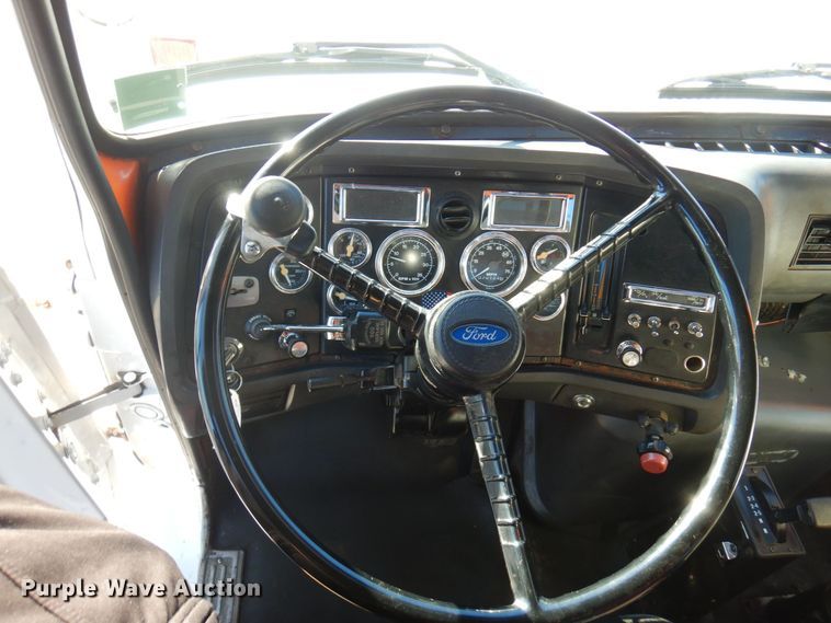 image for item KU9731 1997 Ford LNT8000  oil distributor truck