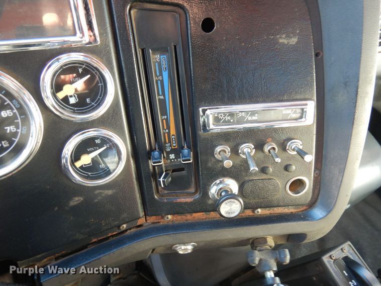 image for item KU9731 1997 Ford LNT8000  oil distributor truck