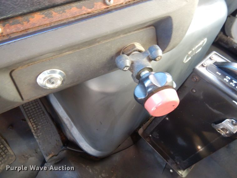 image for item KU9731 1997 Ford LNT8000  oil distributor truck