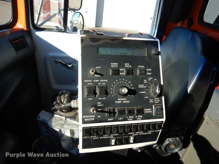 image for item KU9731 1997 Ford LNT8000  oil distributor truck