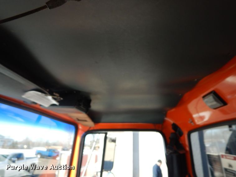 image for item KU9731 1997 Ford LNT8000  oil distributor truck