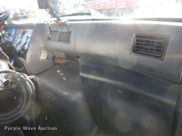 image for item KU9731 1997 Ford LNT8000  oil distributor truck