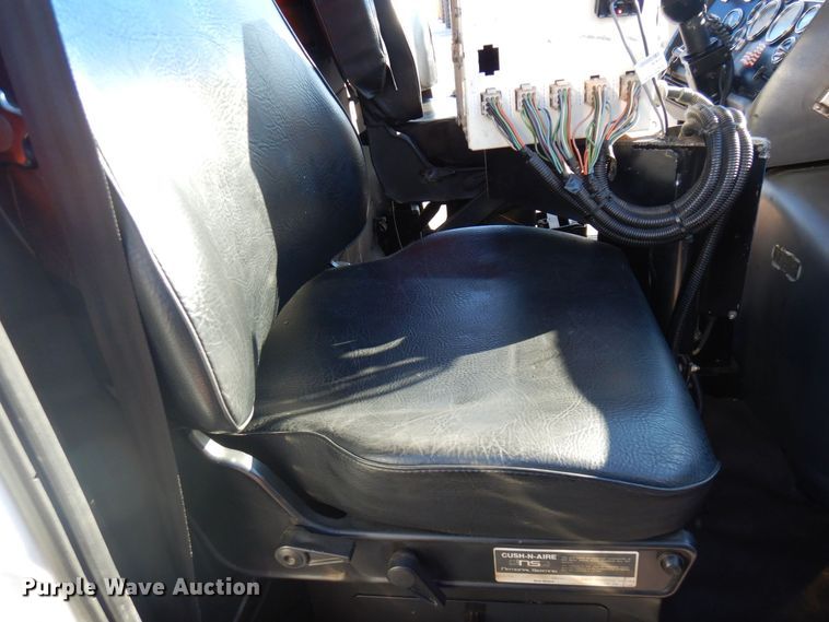 image for item KU9731 1997 Ford LNT8000  oil distributor truck