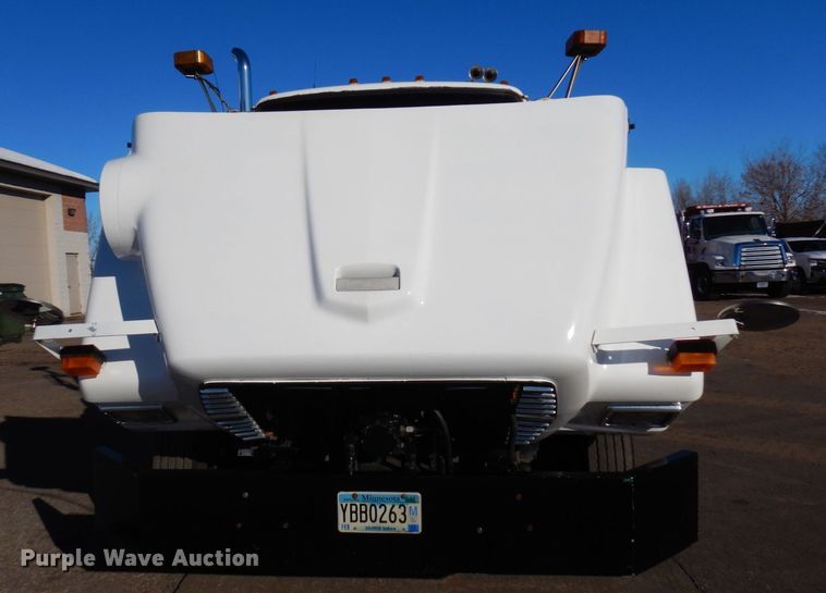 image for item KU9731 1997 Ford LNT8000  oil distributor truck