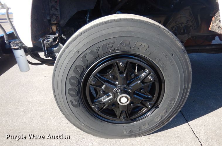 image for item KU9731 1997 Ford LNT8000  oil distributor truck