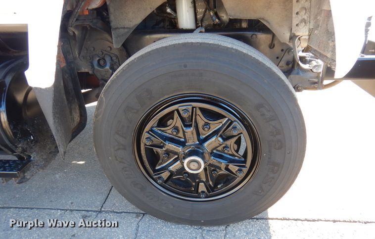 image for item KU9731 1997 Ford LNT8000  oil distributor truck