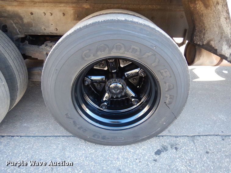 image for item KU9731 1997 Ford LNT8000  oil distributor truck