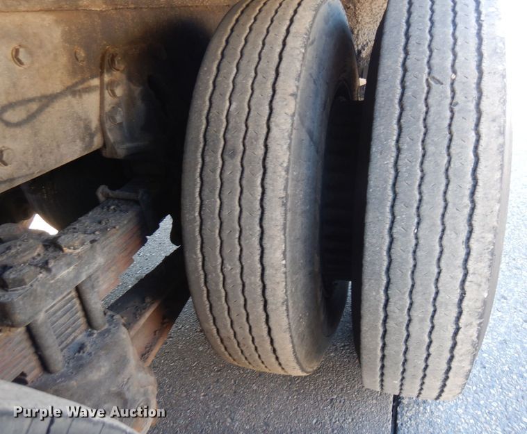 image for item KU9731 1997 Ford LNT8000  oil distributor truck