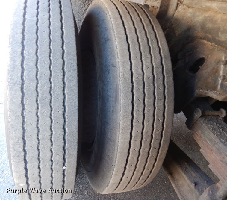 image for item KU9731 1997 Ford LNT8000  oil distributor truck