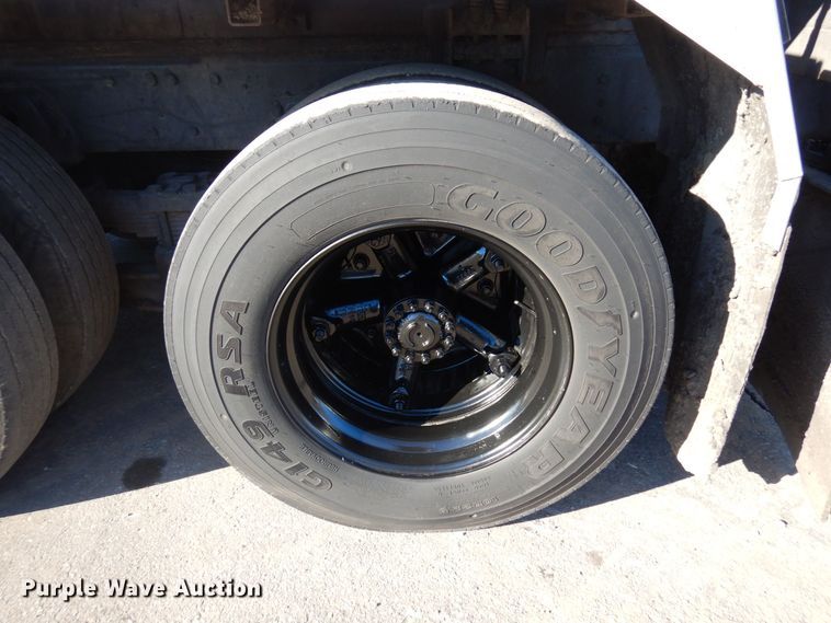 image for item KU9731 1997 Ford LNT8000  oil distributor truck