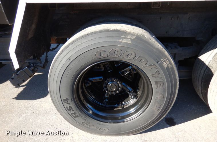 image for item KU9731 1997 Ford LNT8000  oil distributor truck