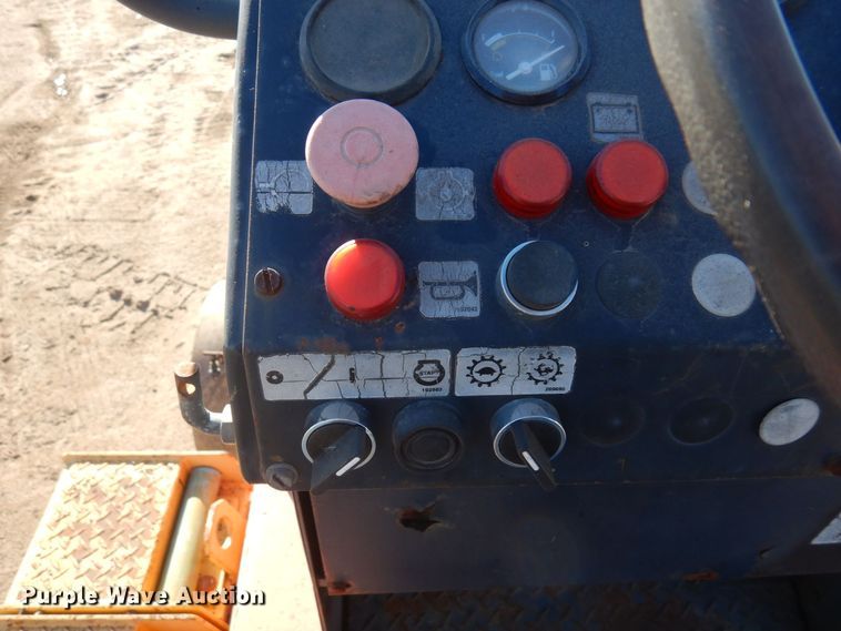 image for item KU9732 1999 Dynapac CP132  pneumatic roller