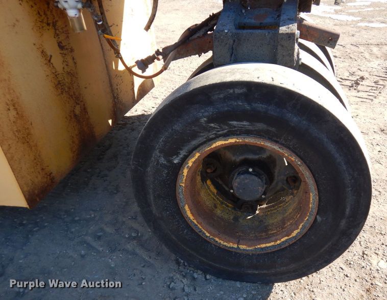 image for item KU9732 1999 Dynapac CP132  pneumatic roller