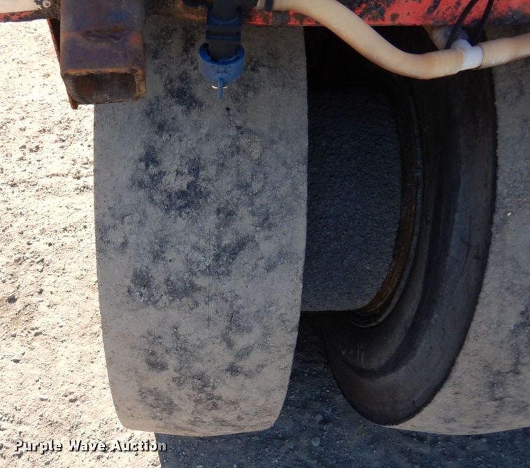 image for item KU9732 1999 Dynapac CP132  pneumatic roller