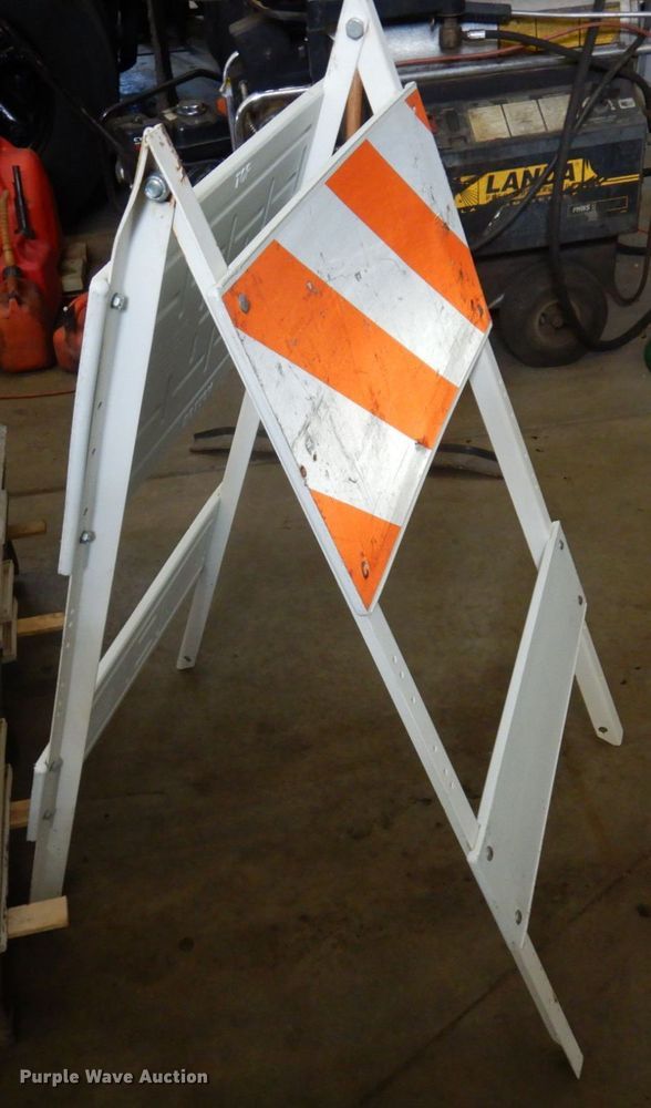 image for item KU9768 Approximately 20 road barricades