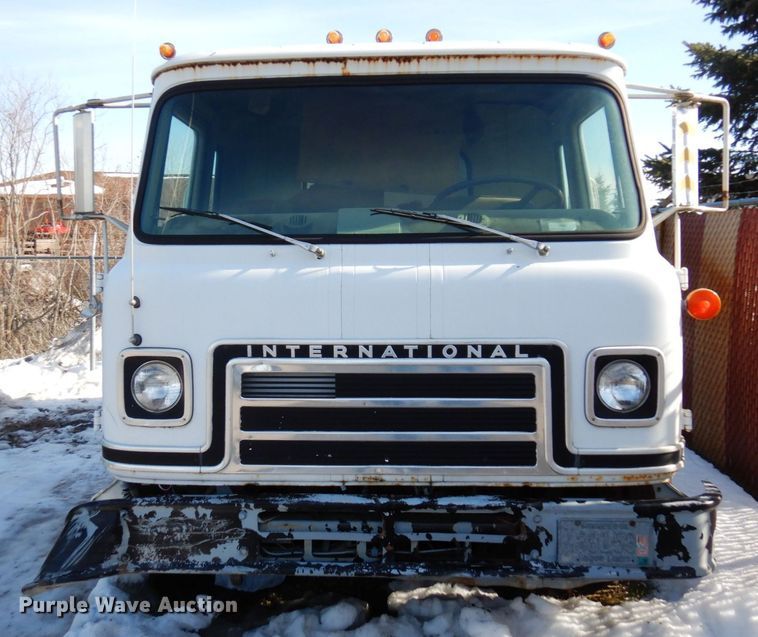 image for item KU9771 1976 International Cargostar  water truck