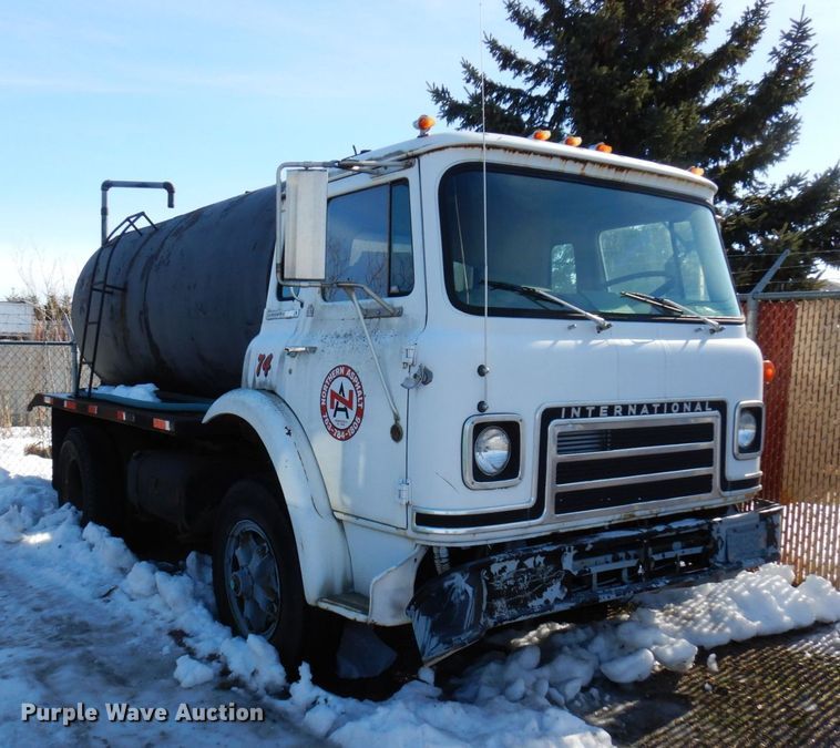 image for item KU9771 1976 International Cargostar  water truck