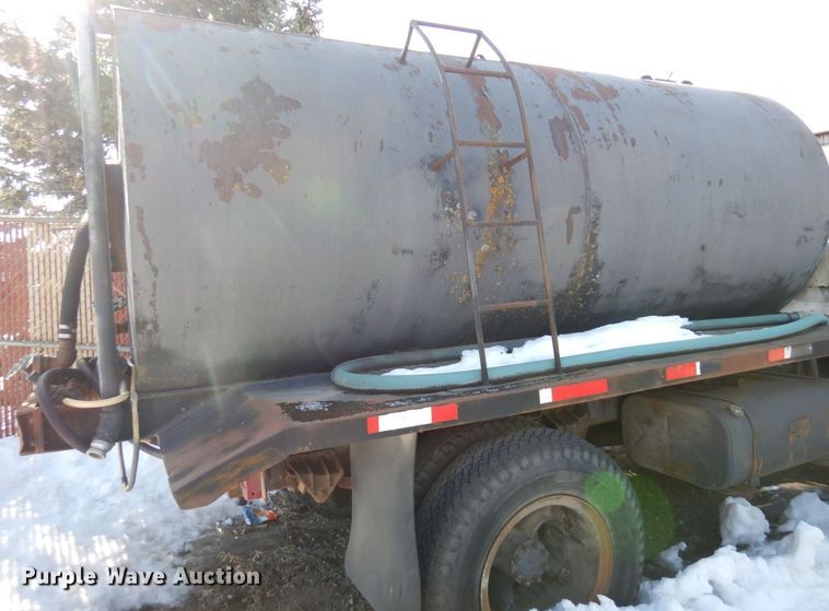 image for item KU9771 1976 International Cargostar  water truck