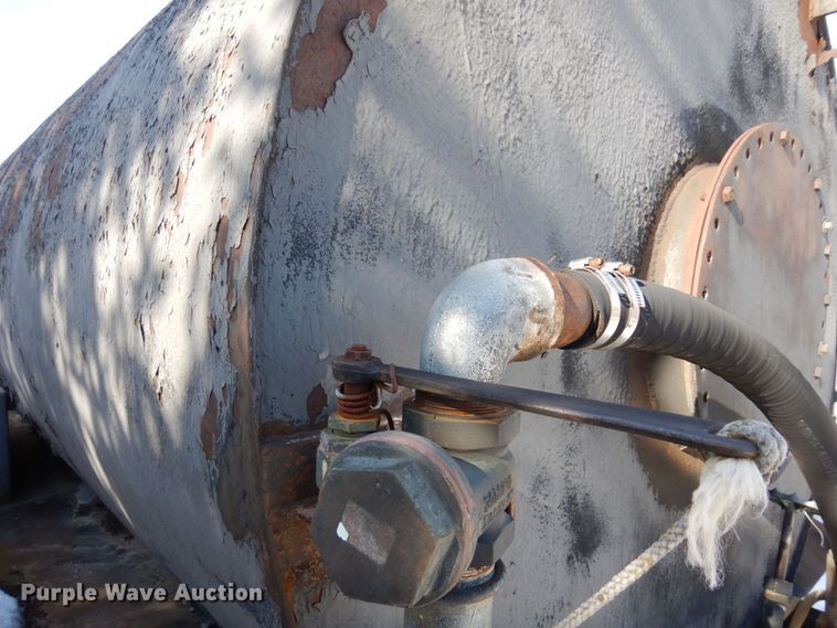 image for item KU9771 1976 International Cargostar  water truck