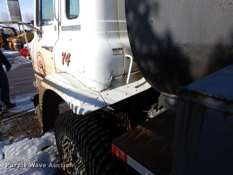 image for item KU9771 1976 International Cargostar  water truck