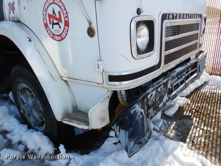 image for item KU9771 1976 International Cargostar  water truck