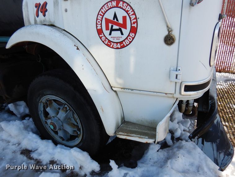 image for item KU9771 1976 International Cargostar  water truck